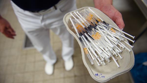 Coronavirus - Große Impfaktion bei MV Werften in Wismar