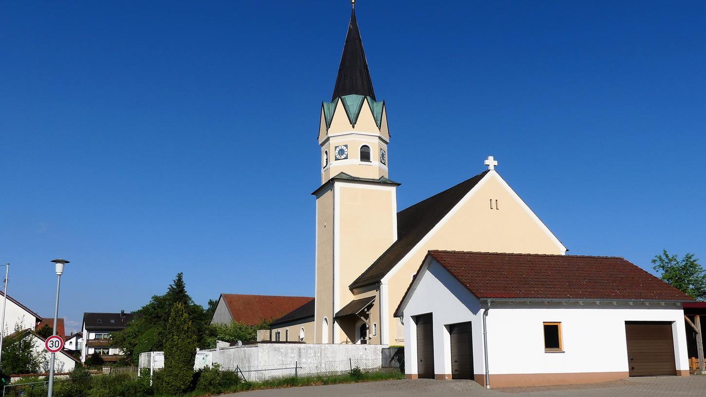 Zu den größten Ausgabepositionen im Vermögenshaushalt gehört die einfache Dorferneuerung in Batzhausen. Bestandteil der geplanten Maßnahmen ist hier die Gestaltung des Kirchenumfeldes.