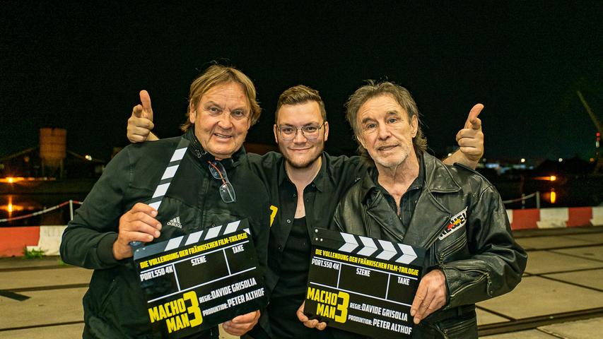 Regisseur Davide Grisolia (Mitte) mit Nürnbergs Promi-Bodguard Peter Althof und Boxlegende René Weller, die beide auch im dritten Teil des Films wieder mitspielen.