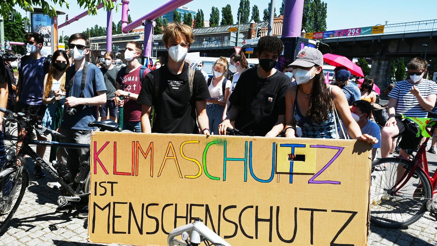 100 Tage vor der Wahl sind die jungen "Fridays for Future"-Aktivisten mal wieder auf die Straße gegangen. 