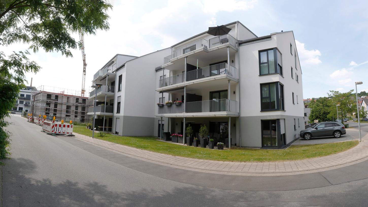 Zwei dreigeschossige Mehrfamilienhäuser bilden im Forchheimer Rodensteinweg die „Wiesent Promenade“ in unmittelbarer Nahe zur Alten Spinnerei. Gleich daneben (siehe im Hintergrund) wird bereits ein neues Projekt realisiert. 