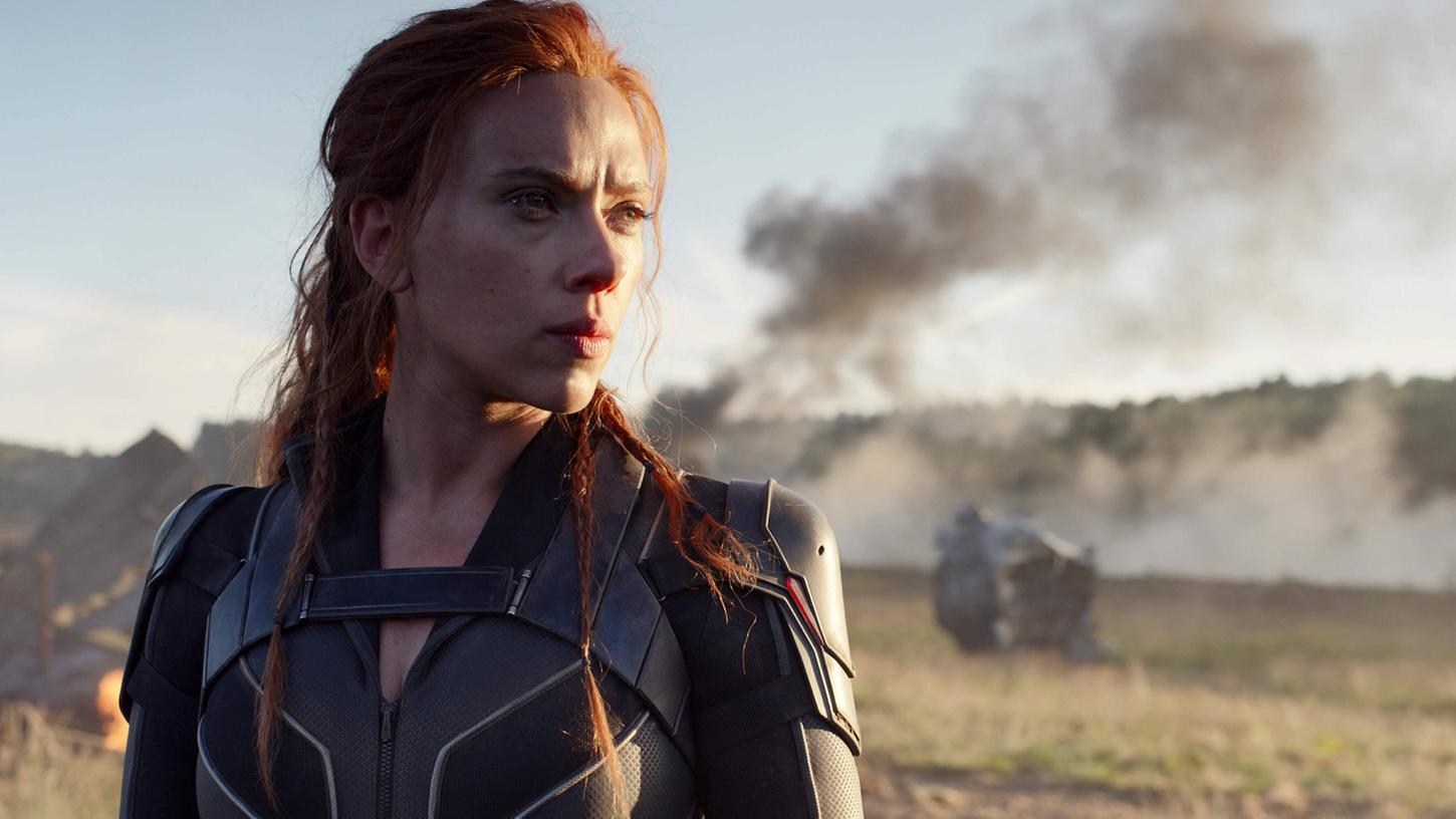Scarlett Johansson ist die "Black Widow". Der Film läuft Anfang Juli parallel im Kino und als Stream bei Disney + an.
