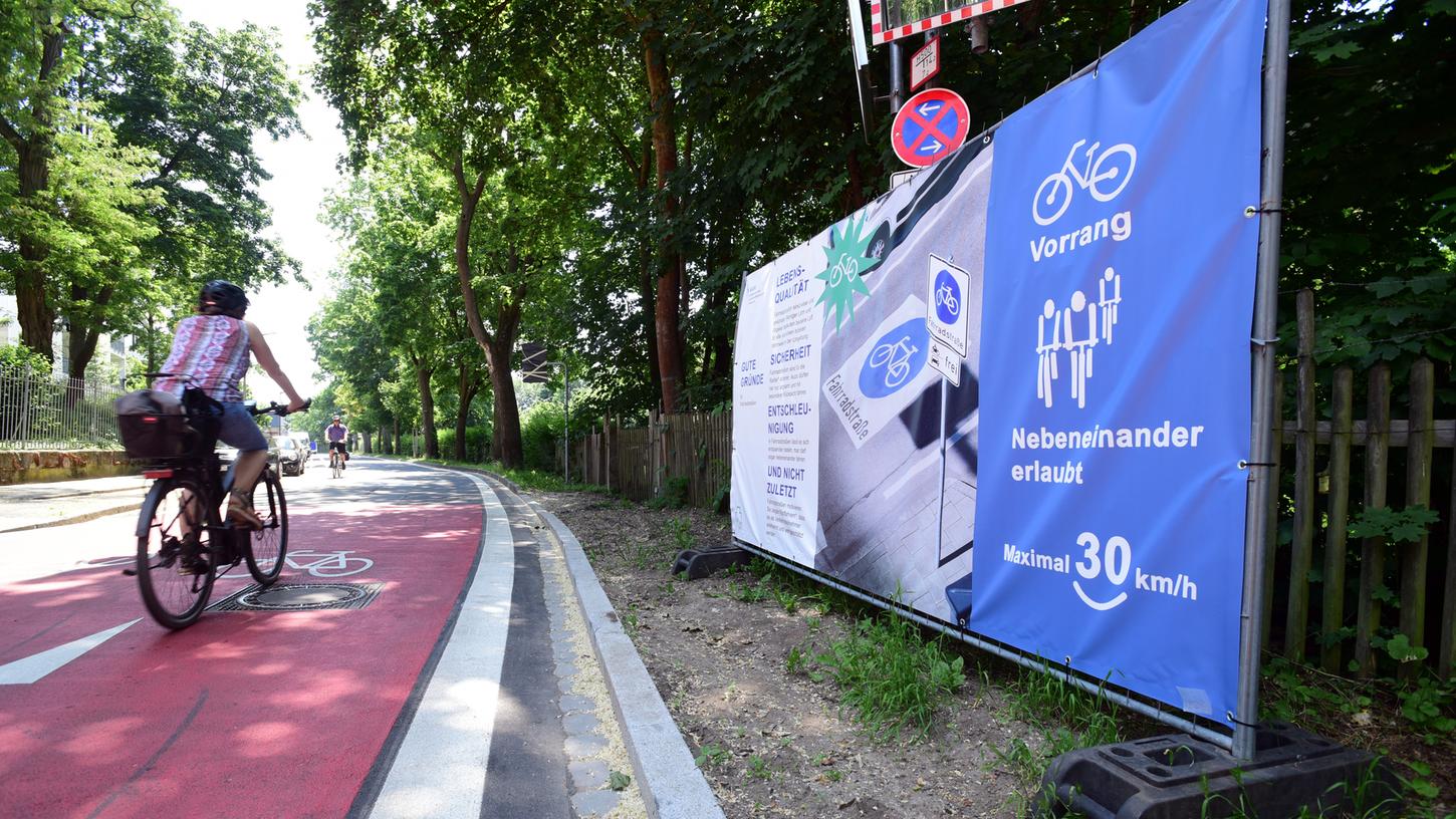 Am Montag wird Fürths erste Fahrradstraße eingeweiht, schon jetzt wird sie rege genutzt.