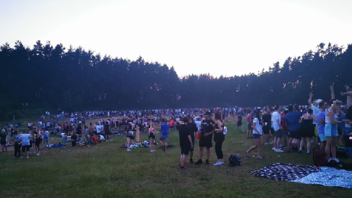 Rund 2000 Menschen feierten am Bögl-Baggersee eine große Party.