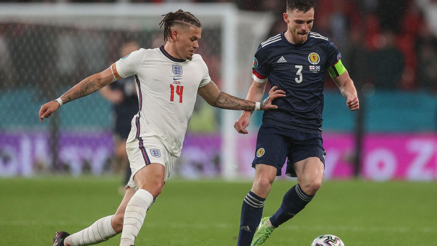 Die Schotten rund um Superstar Andy Robertson (re.) konnten den favorisierten Engländern im zweiten Gruppenspiel ein 0:0 abringen.
Die Schotten rund um Superstar Andy Robertson (re.) konnten den favorisierten Engländern im zweiten Gruppenspiel ein 0:0 abringen.
