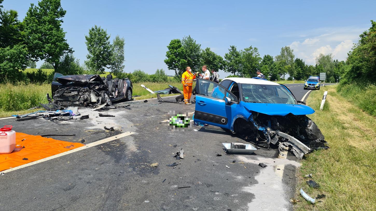 Am Samstagmittag ist es im Landkreis Tirschenreuth zu einem schweren Verkehrsunfall mit mehreren Verletzten gekommen.
