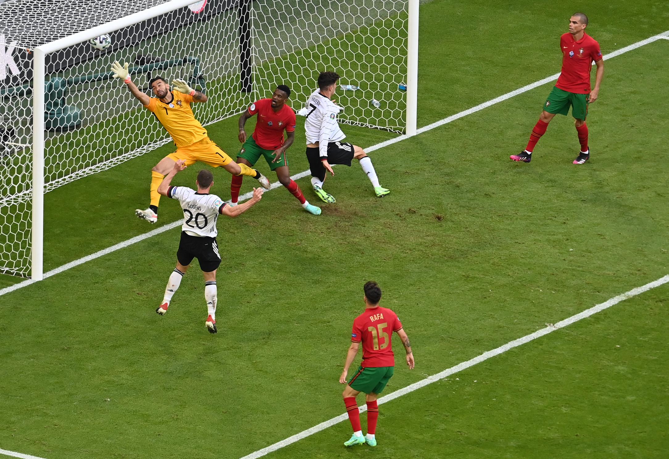 Fussball Fest In Munchen Deutschland Schlagt Portugal Mit 4 2 Sport Nordbayern