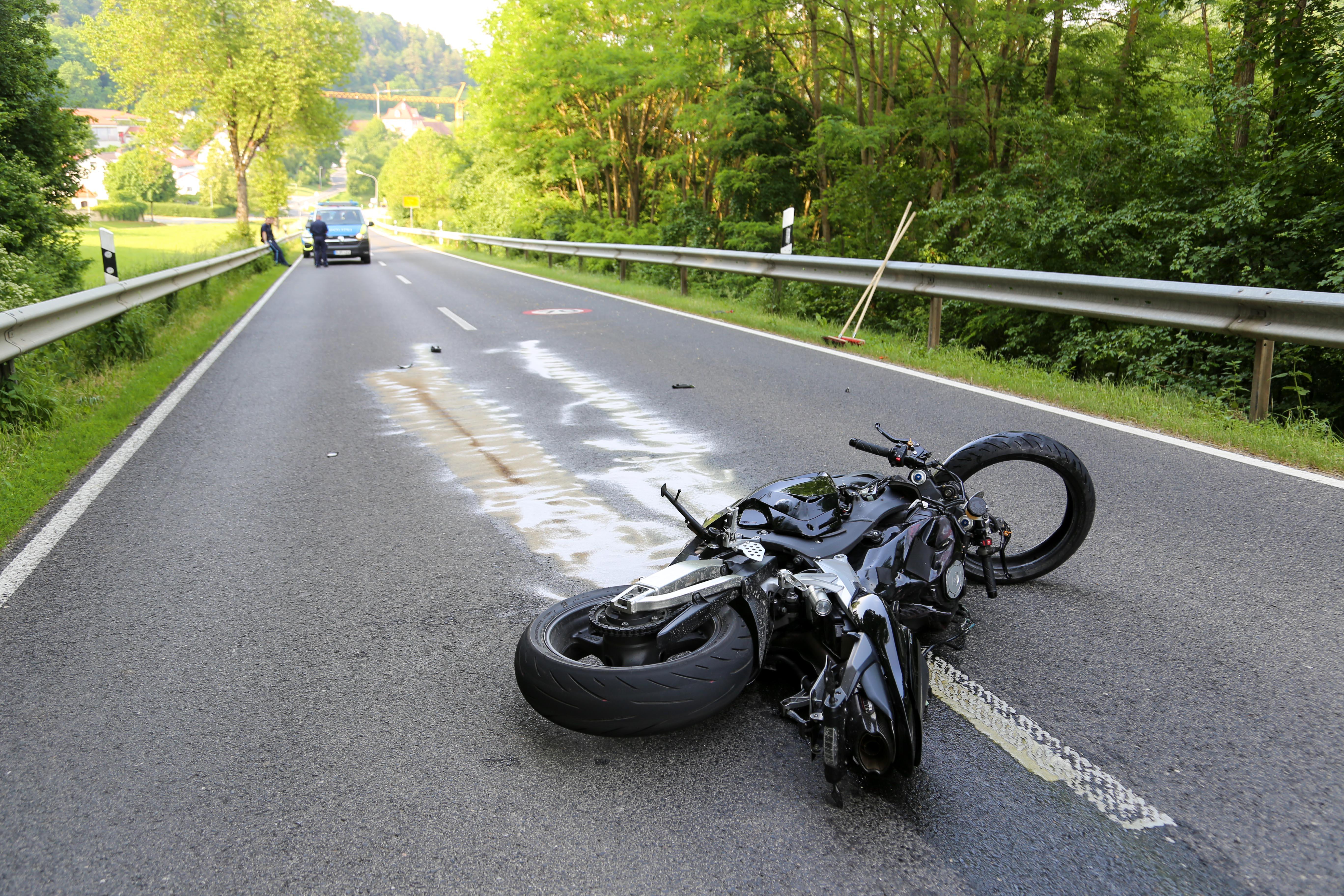 Motorradfahrer stirbt nach Frontalzusammenstoß mit Auto