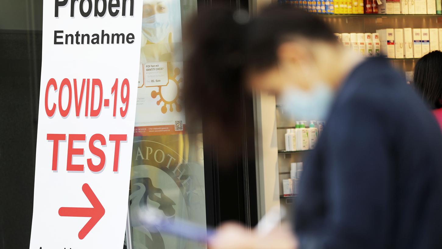 Wegen sinkender Nachfrage nach Corona-Tests wollen Deutschlands Apotheken ihr Angebot einschränken. 