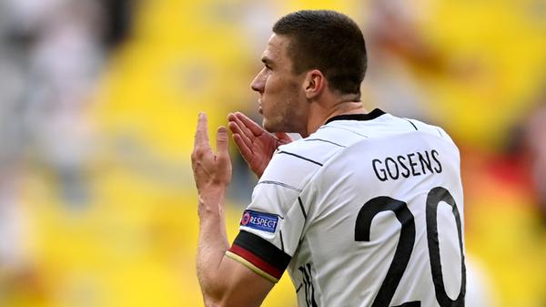 KINA - Gleich zwei Eigentore, junger Schütze, neuer Liebling