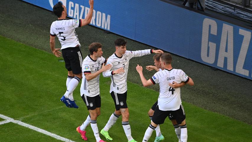 "Sunday Telegraph": "Deutschland tänzelt zum Sieg in einem Sechs-Tore-Thriller, nachdem Portugal zwei Eigentore schießt."