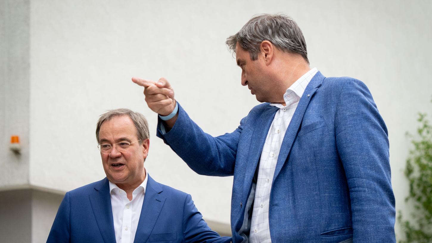 Armin Laschet und Markus Söder kommen zur gemeinsamen Präsidiumssitzung ihrer Parteien.