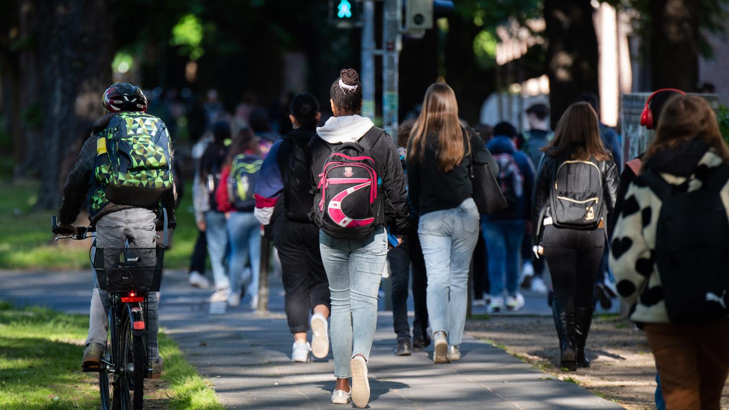 Raumnot an Nürnberger Gymnasien: Kinder müssen abgewiesen werden Raumnot an Nürnberger Gymnasien: Kinder müssen abgewiesen werden