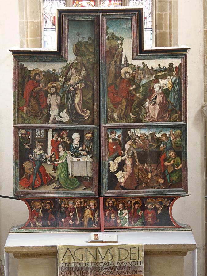 Der zugeklappte spätgotische Flügelaltar in der Johanneskirche in Crailsheim. Dort befindet sich das Bild, das in Teilen möglicherweise von Albrecht Dürer gemalt wurde.