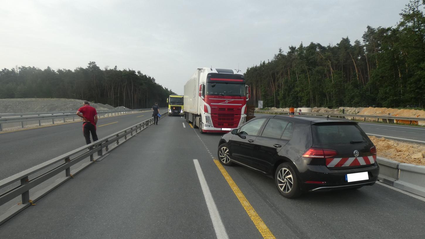 Ab hier ging es für den Brummifahrer, der auf der A3 in Richtung Würzburg  unterwegs war, nicht weiter.