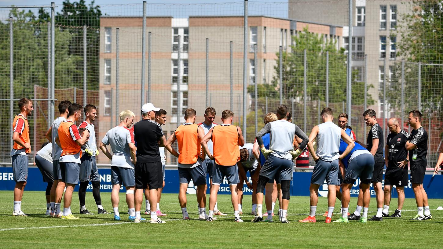 Endlich wieder gemeinsam auf dem Platz: Der Club startet.