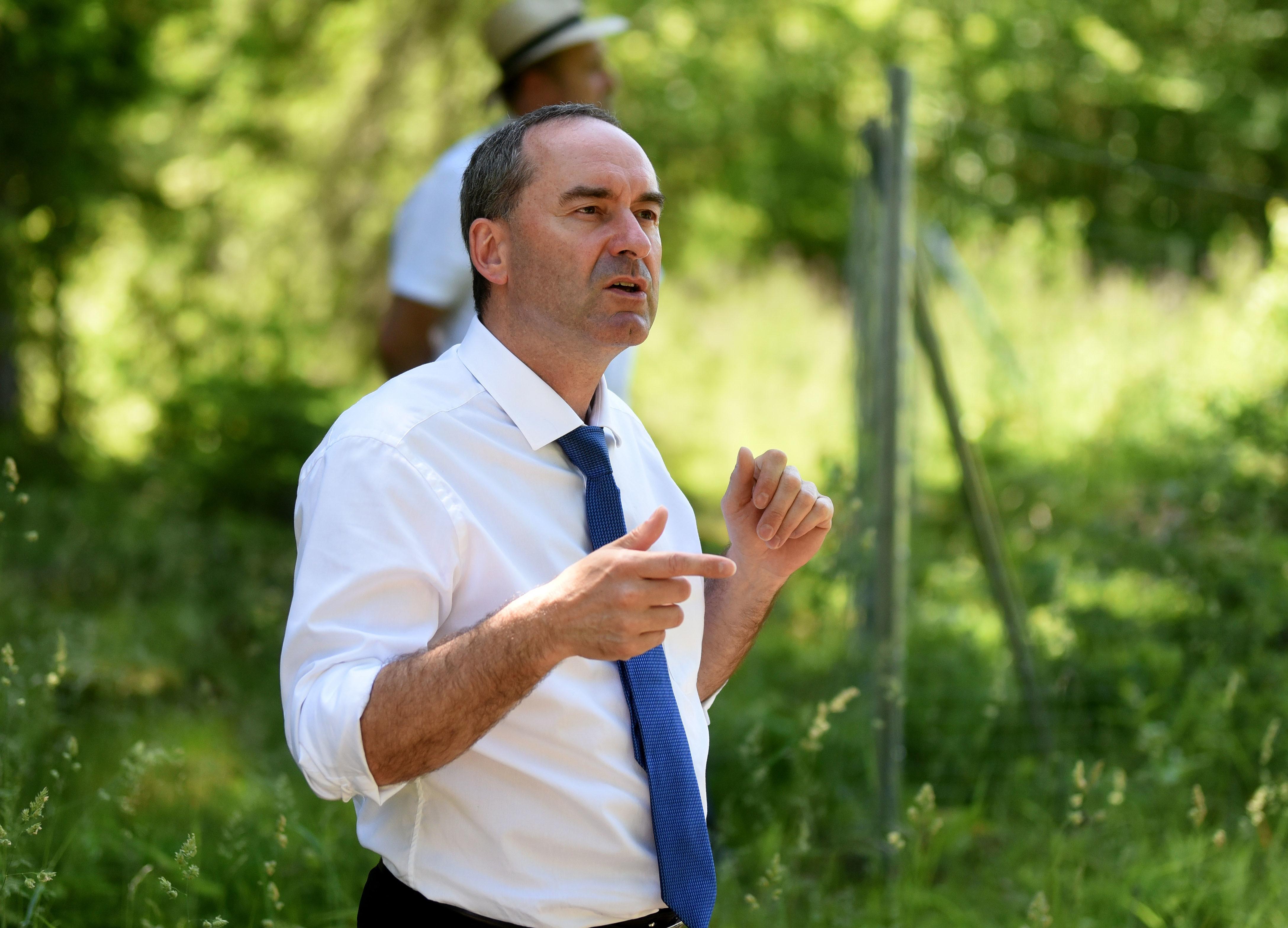 Aiwanger fiel 2019 mit einer ungeprüften, falschen Überschlagsrechnung zum Thema Klimaschutz durch Aufforstung auf. Er behauptete in der Münchner Runde vom 30. Oktober 2019, die Treibhausgasemissionen Deutschlands mit einer jährlichen Aufforstung von 25 km² Wald kompensieren zu können. Ein Faktencheck der Fernsehsendung quer vom 14. November 2019 zeigte, dass man dafür eine 6.800 mal größere Fläche aufforsten müsste – jährlich 170.000 km², was 47,5 % der Fläche der Bundesrepublik Deutschland entspricht.