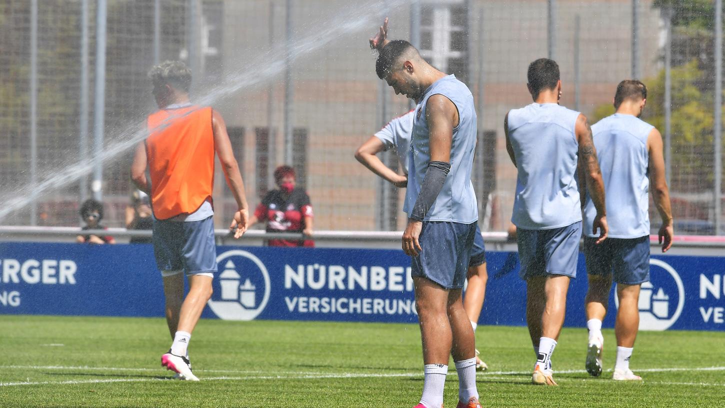 Endlich wieder Fußball: Club und Podcast sind zurück.
Endlich wieder Fußball: Club und Podcast sind zurück.