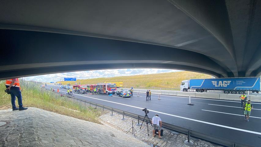 Die Verkehrspolizeiinspektion Regensburg hat in enger Abstimmung mit der Staatsanwaltschaft Regensburg die Ermittlungen zu dem Unfall aufgenommen. 
