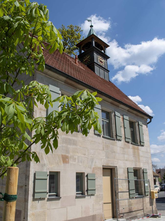 Das Erlanger Architekturbüro lübeck summa architekten hat aus dem Spardorfer Glockenhaus ein multifunktional nutzbares Schmuckstück gemacht.  