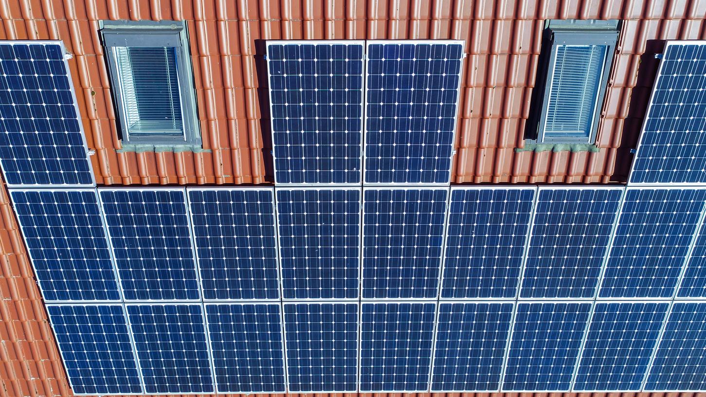 Photovoltaikanlagen sind in Bayern noch ein seltenes Bild auf staatlichen Dächern. Photovoltaikanlagen sind in Bayern noch ein seltenes Bild auf staatlichen Dächern.