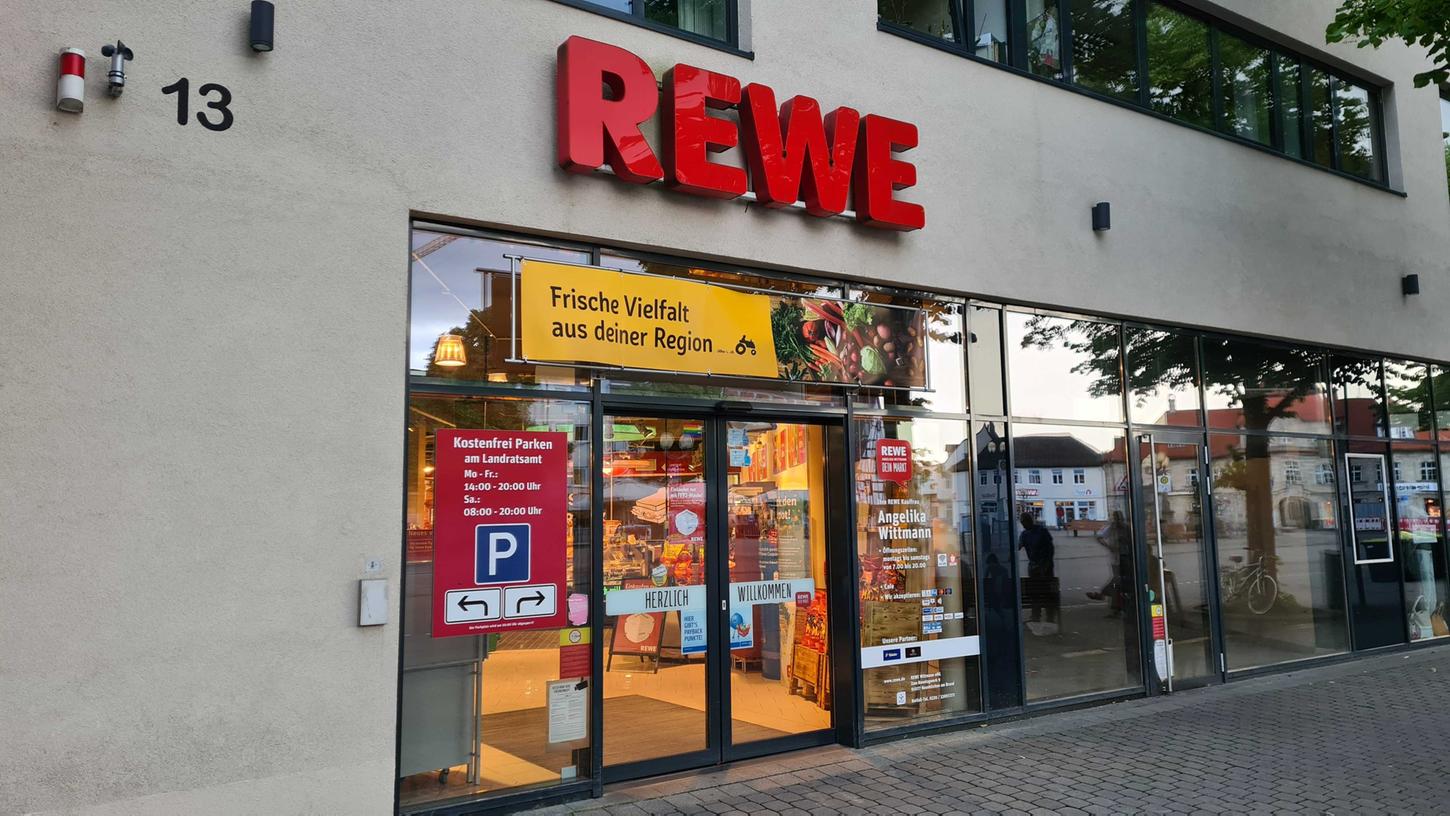 Nach über acht Jahren ist für Rewe am Paradeplatz Forchheim Schluss. 