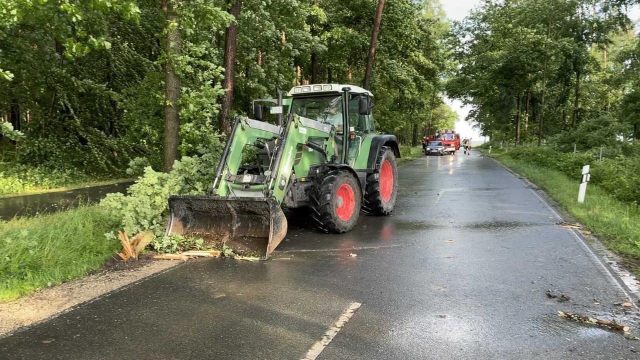 Hagelsturm fegt über den Landkreis Erlangen-Höchstadt Hagelsturm fegt über den Landkreis Erlangen-Höchstadt