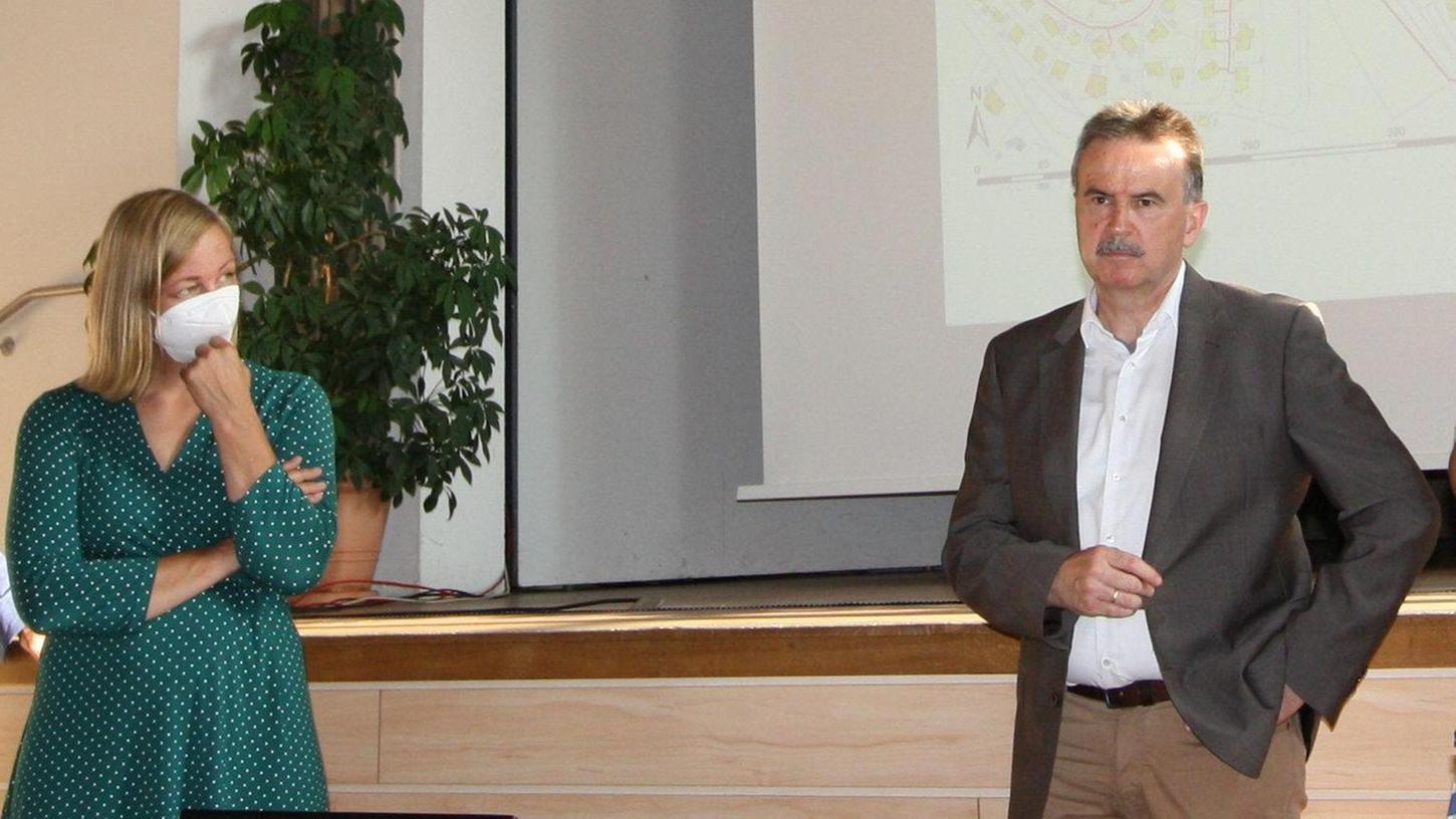 Treuchtlingens Bürgermeisterin Kristina Becker und Stadtwerke-Chef Max Filser stellten sich beim Infoabend den Fragen.
