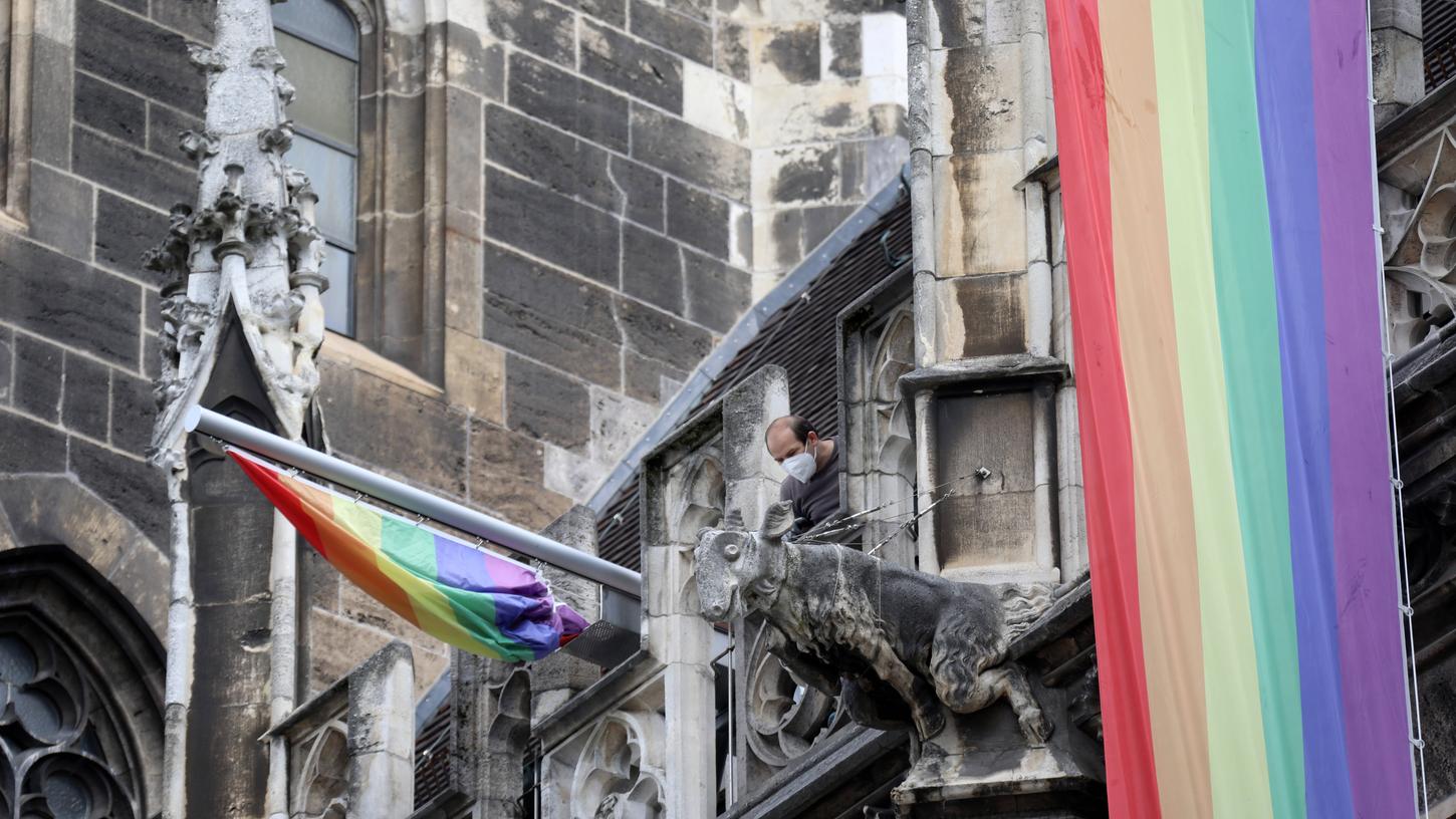 München zeigt Flagge: So wie Regenbogenfahnen für Toleranz und sexuelle Vielfalt stehen, soll das umstrittene Sternchen in der Sprache für Diversität sorgen.