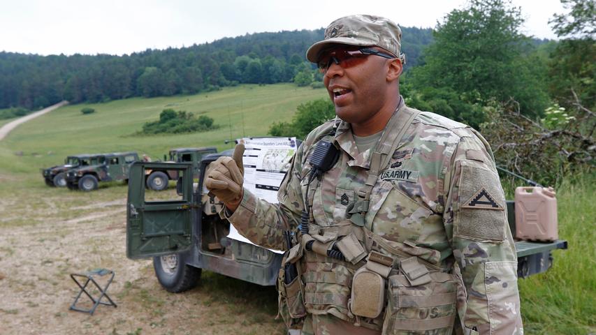 Helis und Waffen: In der Oberpfalz trainieren Soldaten für den Einsatz im Kosovo