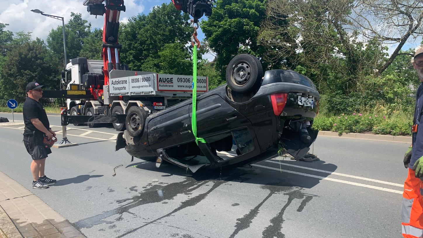 Am Mittwoch stürzte eine Frau in Lohr am Main mit ihrem Renault in den Fluss "Lohr". Dank mehrerer Zufälle konnte die Fahrerin vor dem Ertrinken gerettet werden.