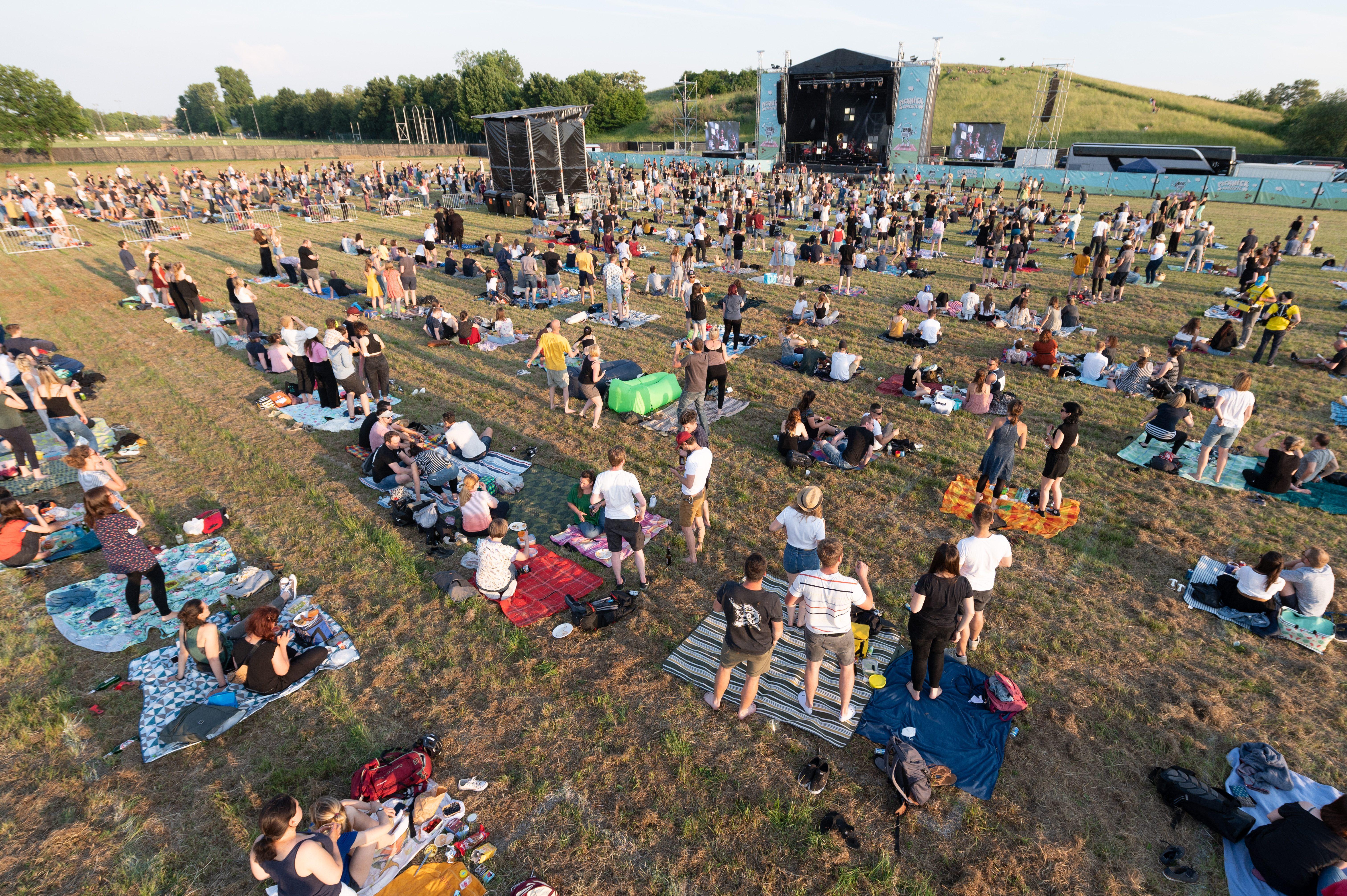 Im Stadion und beim Konzert: Diese Corona-Regeln gelten in Bayern