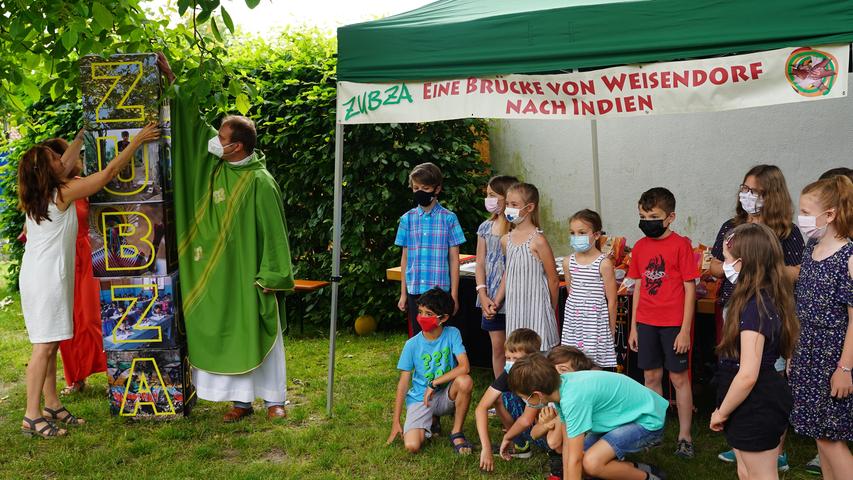 Aktion Soli-Brot: Die Grund- und Mittelschule Weisendorf pflegt eine Schulpartnerschaft mit der Don-Bosco-Schule in Sechü-Zubza/Nagaland und ist im "Eine Welt Netzwerk Bayern" vertreten. 