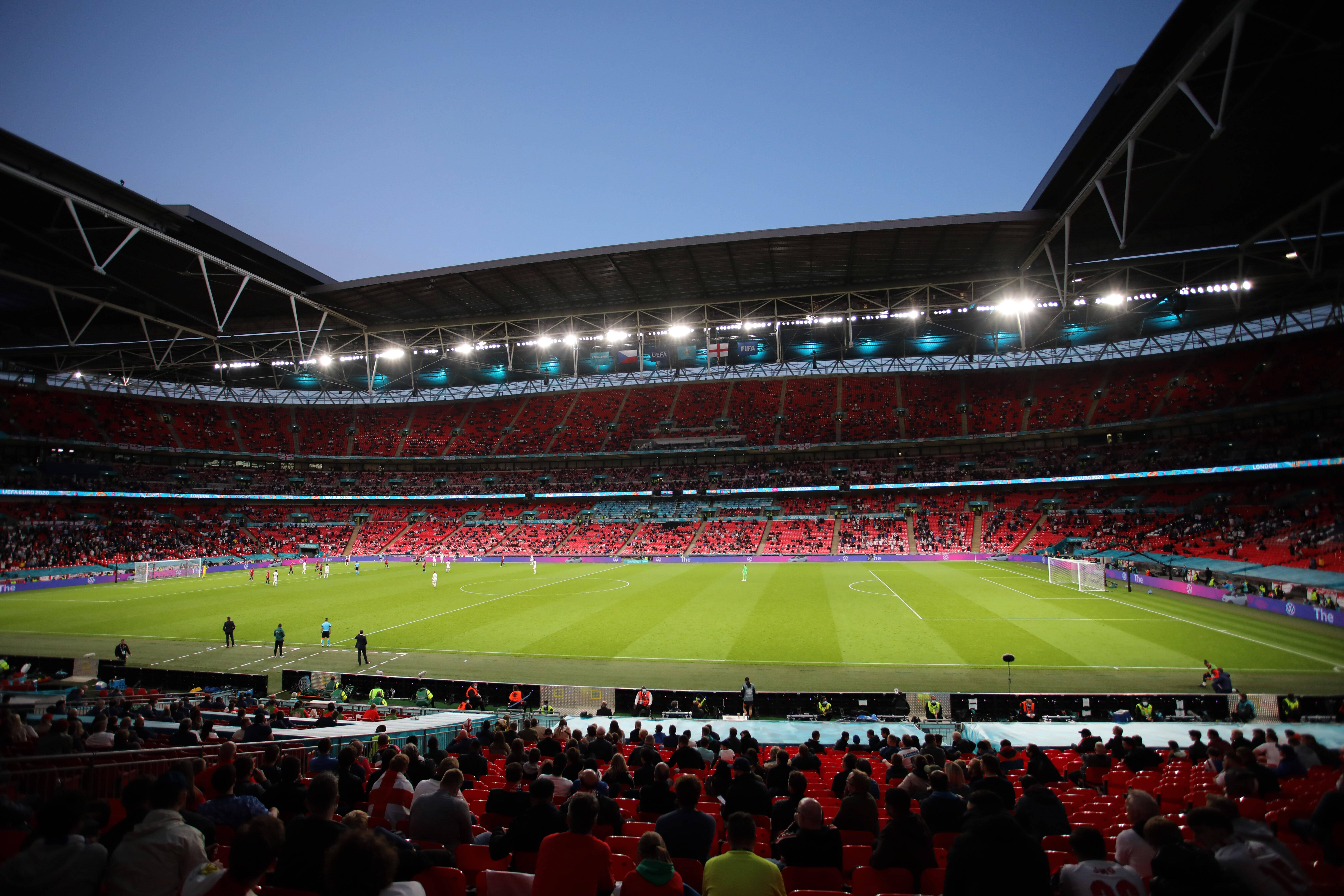 Corona-Ausnahmen: 2000 ausländische Fans beim EM-Finale