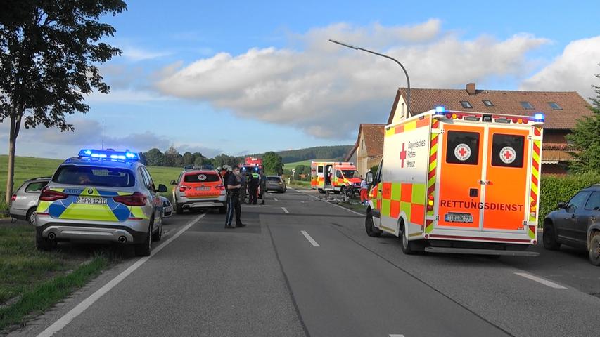 Bei Hiltersdorf zwischen Großkonreuth und Poppenreuth im Kreis Tirschenreuth kam es am Mittwochabend zu einem schweren Unfall.