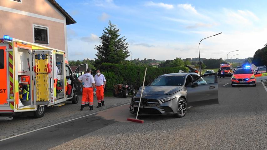 Quad kracht in Mercedes: Hubschrauber bringt jugendliche Fahrerin schwerstverletzt ins Krankenhaus