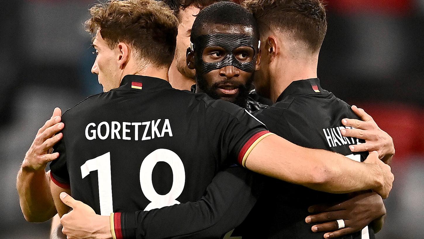 Auf Ungarn folgt England: Das deutsche Team darf sich im Achtelfinale der EM auf einen echten Fußball-Klassiker freuen. Auf Ungarn folgt England: Das deutsche Team darf sich im Achtelfinale der EM auf einen echten Fußball-Klassiker freuen.