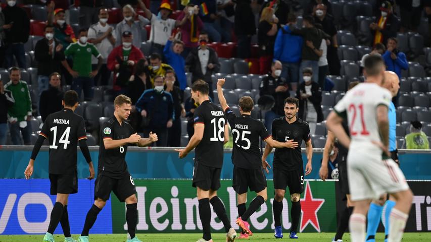 "Vom Gong gerettet. Deutschland zieht nach einem leidvollen Ausgleich gegen das überraschende Ungarn, das die Mannschaft bis ans Limit brachte, als Gruppenzweiter ins Achtelfinale ein."