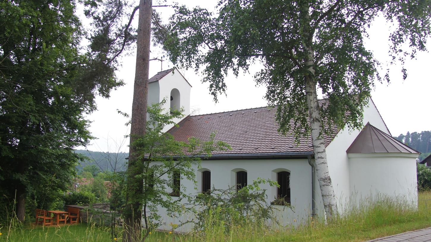 Gerade Dorfkirchen wie hier in Bernlohe will die evangelische Kirchengemeinde Roth auf jeden Fall halten.  