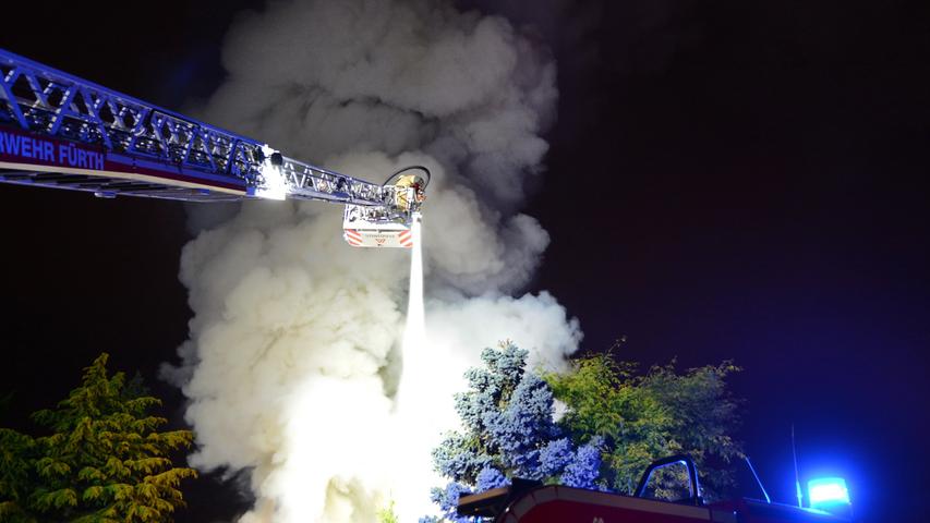 Großbrand in Fürth: Wohnhaus stand in Flammen