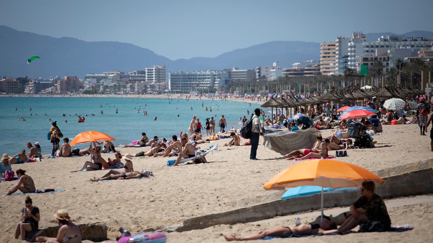 Viele Menschen planen ihren diesjährigen Urlaub auf Pump.
Viele Menschen planen ihren diesjährigen Urlaub auf Pump.