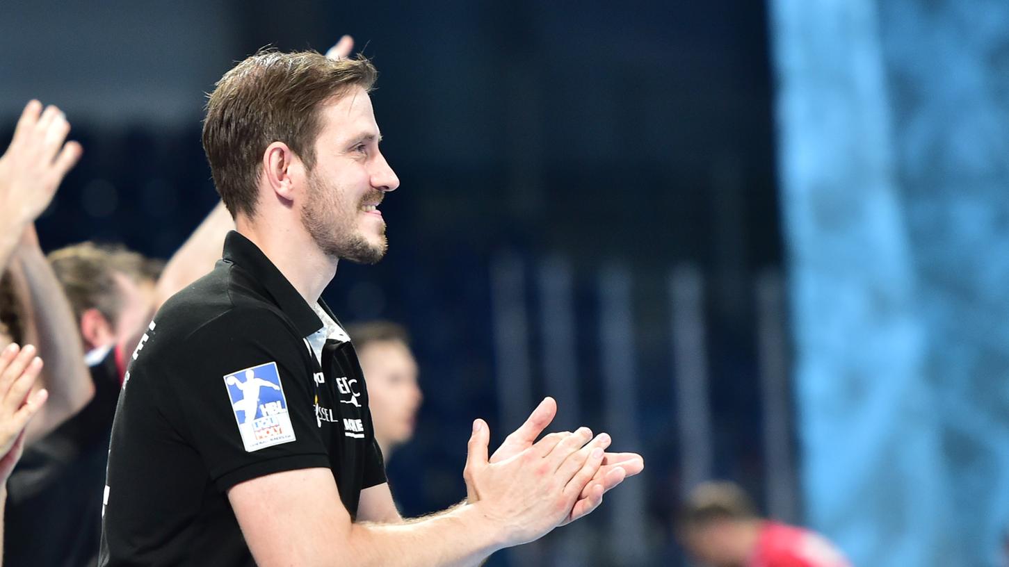 Der Vorhang fällt: Michael Haaß wird am Mittwoch sehen, wo seine Mannschaft steht. Zu Gast ist eine Mannschaft, die auf Augenhöhe sein sollte.
Der Vorhang fällt: Michael Haaß wird am Mittwoch sehen, wo seine Mannschaft steht. Zu Gast ist eine Mannschaft, die auf Augenhöhe sein sollte.