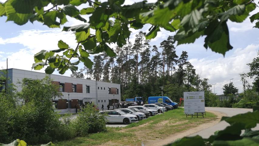 Innerhalb von 14 Monaten entstand in unmittelbarer Nachbarschaft von Gesundheitszentren und Rother Kreisklinik zwischen Westring und Weinberg die psychiatrische Tagesklinik mit 24 Betreuungsplätzen.  