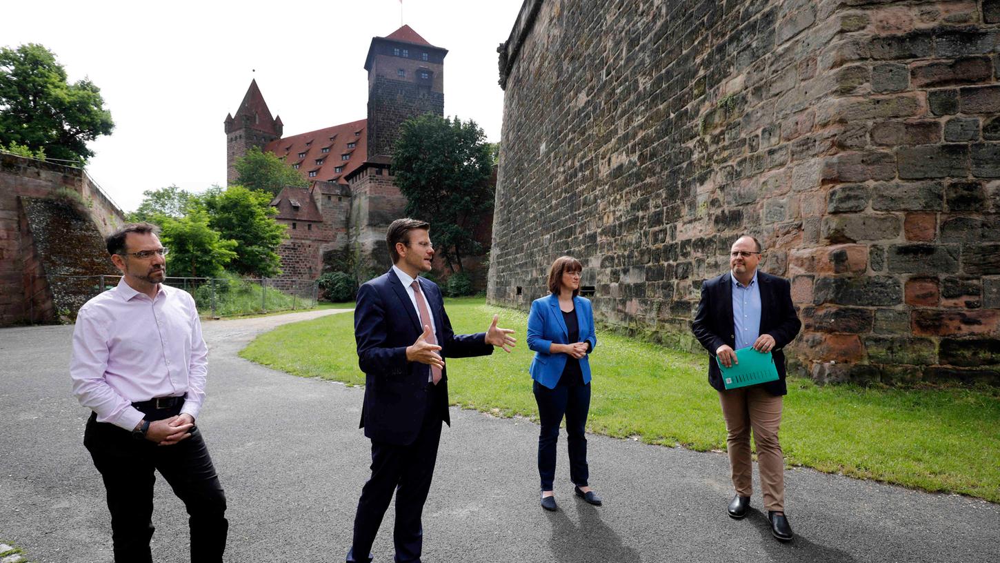 Die Stadtspitze wirbt im Nürnberger Stadtgraben um das Projekt Die Stadtspitze wirbt im Nürnberger Stadtgraben um das Projekt