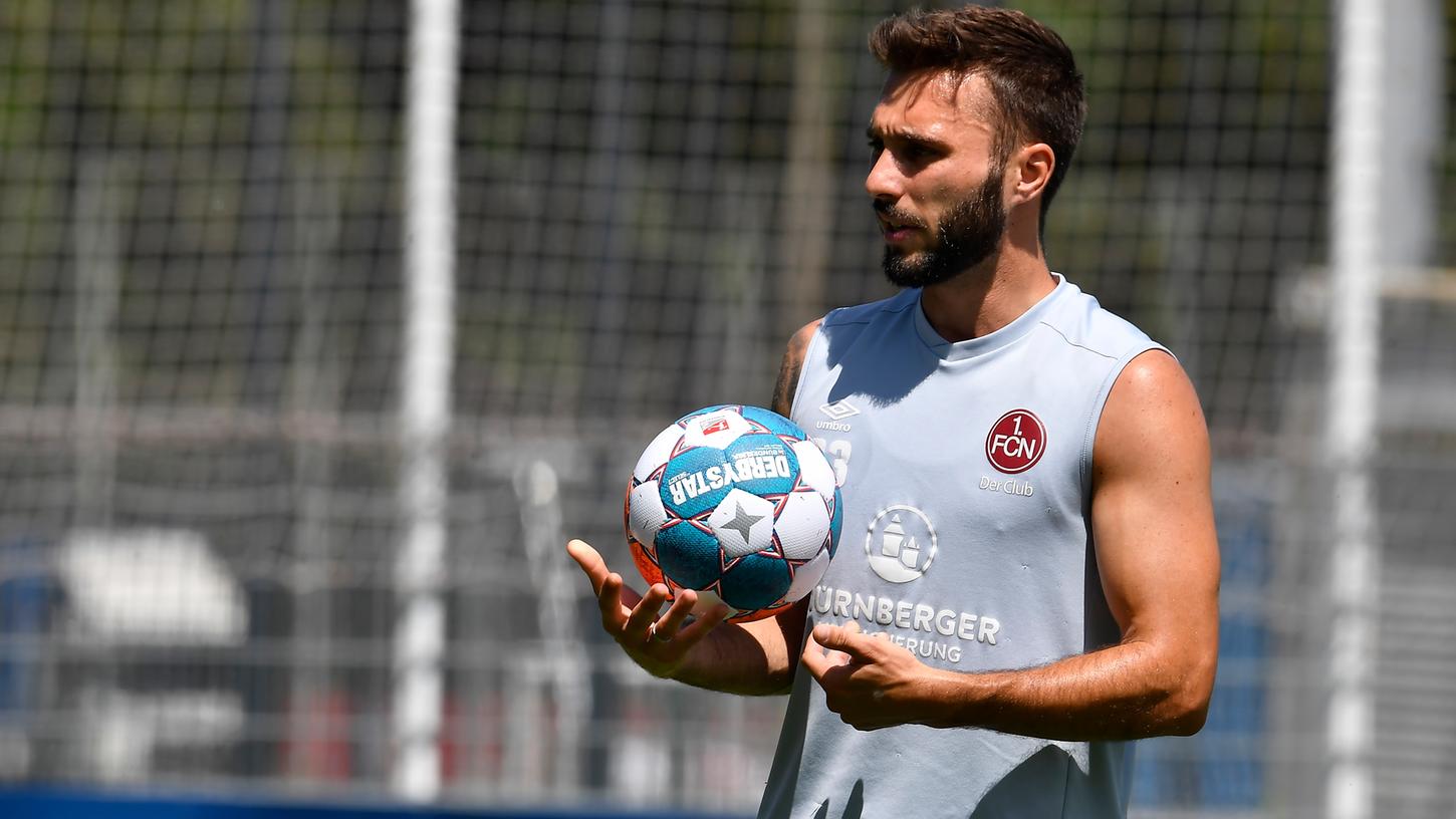 Hier noch beim Trainingsauftakt in Nürnberg, jetzt schon in Karlsruhe: Fabian Schleusener.