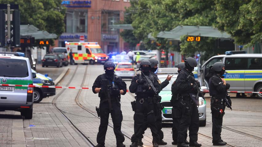 Mehrere Tote und Verletzte nach Messerangriff in Würzburg