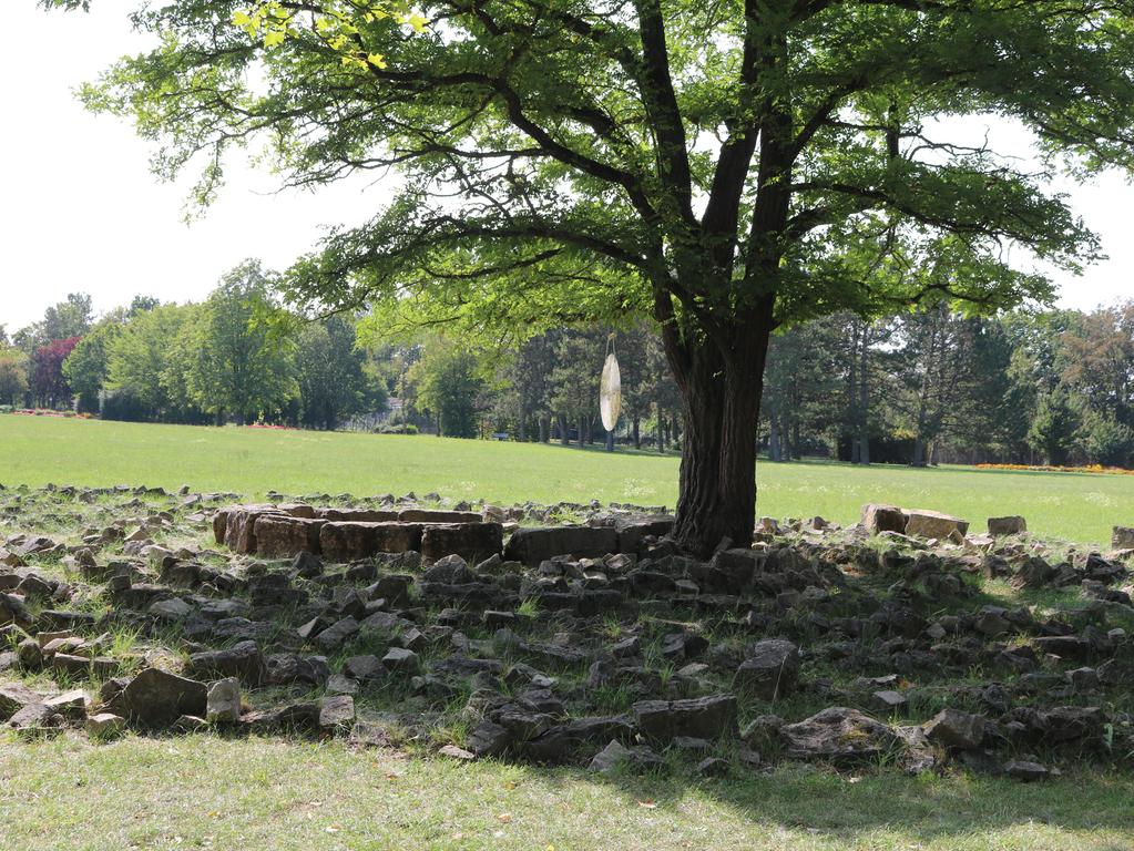 Das Steinlabyrinth im Bad Windsheimer Kurpark wurde vom Hospizverein errichtet. Das Steinlabyrinth im Bad Windsheimer Kurpark wurde vom Hospizverein errichtet.