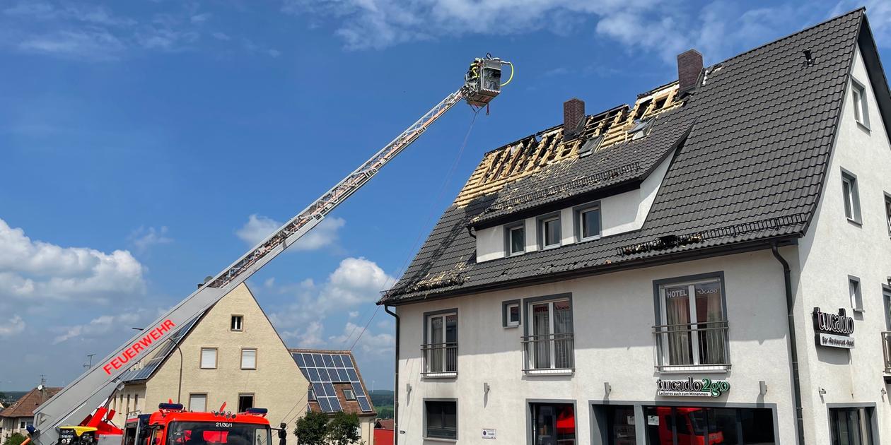 Nach Brand in Cadolzburg Feuerwehr wieder bei Dönerladen im Einsatz