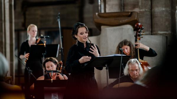 Über 200 geistliche Kantaten hat Bach komponiert, Anna Prohaska wählte jene aus, die die Gefühlszustände während der Pandemie reflektieren.