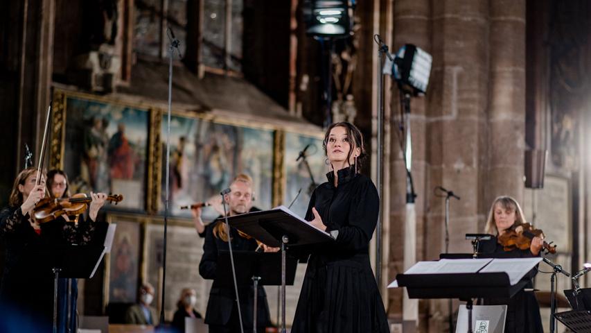 Anna Prohaska singt seit über 20 Jahren an der Staatsoper Berlin, steht in den großen Opernhäusern der Welt auf der Bühne und ist eine gefragte Lied-Interpretin.